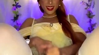 Kimla Reina Masturbates With Huge Cumshot Close Up