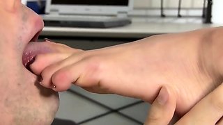 Amateur Big Titted Brunette Get Fucked On The Couch