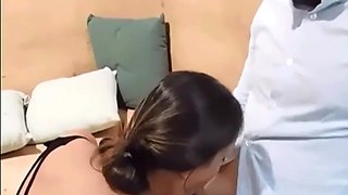 il fait baiser sa salope par un autre
