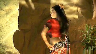 Indian Milf Babe Is Awesome When She Dances