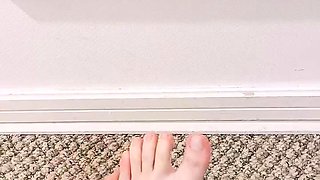 Amateur Foot Fetish Girlfriend Sucks and gives a Footjob