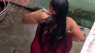 Tamil Aunty Bathing Outdoor