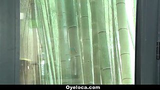 Oyeloca - brazilian cleaner (Liz Rainbow) cleans house and dong!
