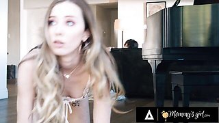Mommy's Girl - pussy eating sex