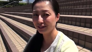 Amateur asian enjoys hardcore fuck in france