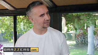 Emma Hix kEiran Lee - emma gets all lubricated - brazzers