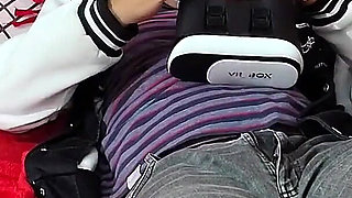 Entiado Com Óculos Virtual Se Masturba Sua Madrasta Pego