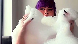 Big boobed Memphis masturbates in a bodystocking