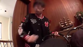 09176,A beautiful woman who feels