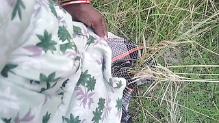 Khet Mein Lekar Apna Wife Ko Din Mein Open Sex Video