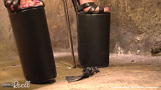 Giantess Trampling with High Heels