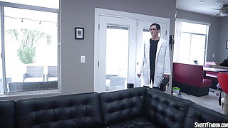 18 Year Old Naomi Nash Seducing a Man - Sweetfemdom
