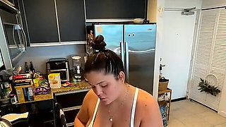 Live Stream with Dani Valentina
