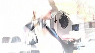 Blonde slut stops driving to give a handjob and get fucked afterwards