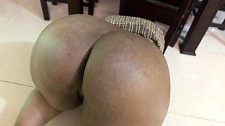 Arab Maid Stuck Under Table When She Clean Without Abaya & Hijab Front of Landlord, Just Then He Fuck Her & Cum Wild