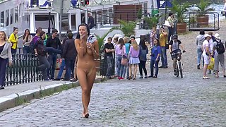 Amateur Outdoor Brunette Masturbates