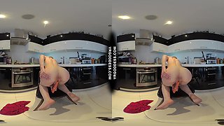 Ginger Personal Trainer Lea Kinky In The Kitchen Cucumber Carrot Masturbation To Completion