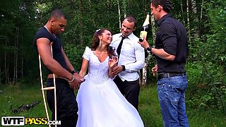 Teen bride gives head in the car