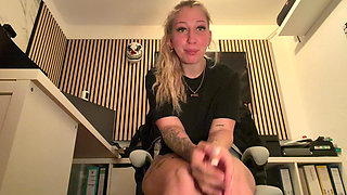Intern slut almost caught by the boss in the office wixxing!