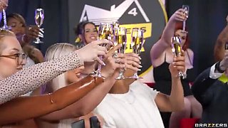 Brazzers House 4 Ep 9 - Phoenix Marie & Jenna Foxx Threesome with Big Tits & Blowjob