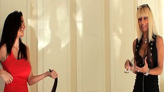 Amateur blonde is giving oralsex to a loving brunette