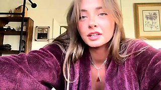 Young amateur teen in solo masturbation getting kinky