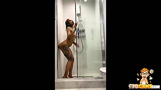 Cam girl uses her parents bathroom for fucking her dildo