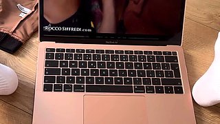 Close up solo beauty toying ass