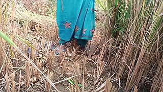 First Time Desi Bhabhi Fucked Hard in Paddy Fields - Homemade Indian Sex