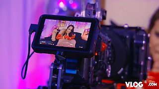 Skylar Snow, Max Born And Jennifer Mendez In Curvy Brunette Offers Her Juicy Pussy As A Gift