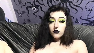 Live brunette camgirl toys masturbate orgasm