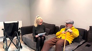 Retired senior pussyeating roundass babe