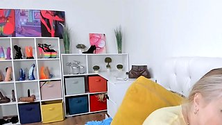 Amateur brunette ariana marie solo toying