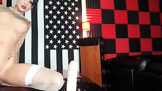 Amateur brunette ariana marie solo toying