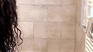 My Roommate Gives Me a Blowjob in the Bathtub and Gets Cum on Wet Jeans