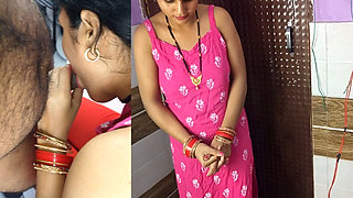 Calling her husband's friend at home, she quenched the thirst of her pink pussy