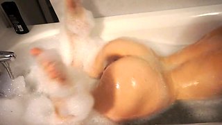 I film my roommate in his bath