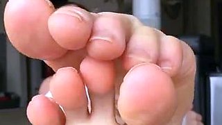 Brunette enjoys foot fetish outdoor