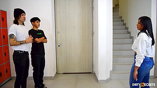 Real Estate Agent Fucks a Client While Showing a House