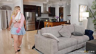 Thick cougar Jenna Starr gets boned in the living room