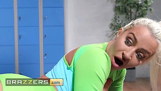 Uber-sexy babe Sienna Day arches her ass while Danny D is seeing her ass going up and down - brazzers