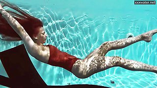 Dazzling Mia Split - very hot blonde xxx - Underwater Show