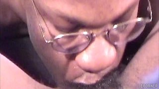 Ebony naked beauty porn clip