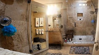 Amber Moore, Hannah & Roxanne - Amber Moore aka Amber,