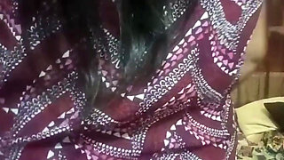Desi Bhabhi Ke Boobs Fun Playing with Boobs ( Agar Koi Female Jaipur Me Mere Sath Video Bannana Chati Hai Tho Dm Kare )