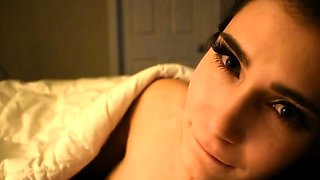 HoloTheWiseWulf – Sister Makes You Cum Under the Covers