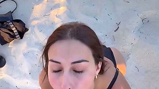 Sarah Henderson Blows a Cock In Public Beach