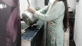 Doctor ne muze ghar pe bulakar bedroom me jabar dasti pela