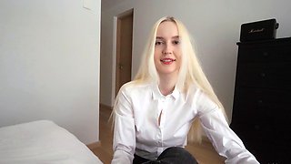 Amazing amateur blonde enjoying a doggystyle