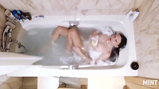 Talia Mint In Horny Masturbates In Bathtub Covered In Soap 15 Min